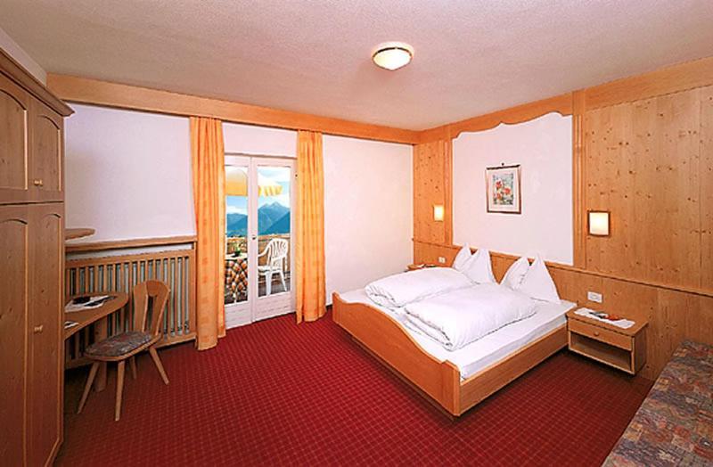 Gasthof Rastlhof Hotel Schenna Room photo
