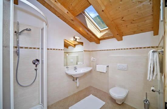 Gasthof Rastlhof Hotel Schenna Room photo